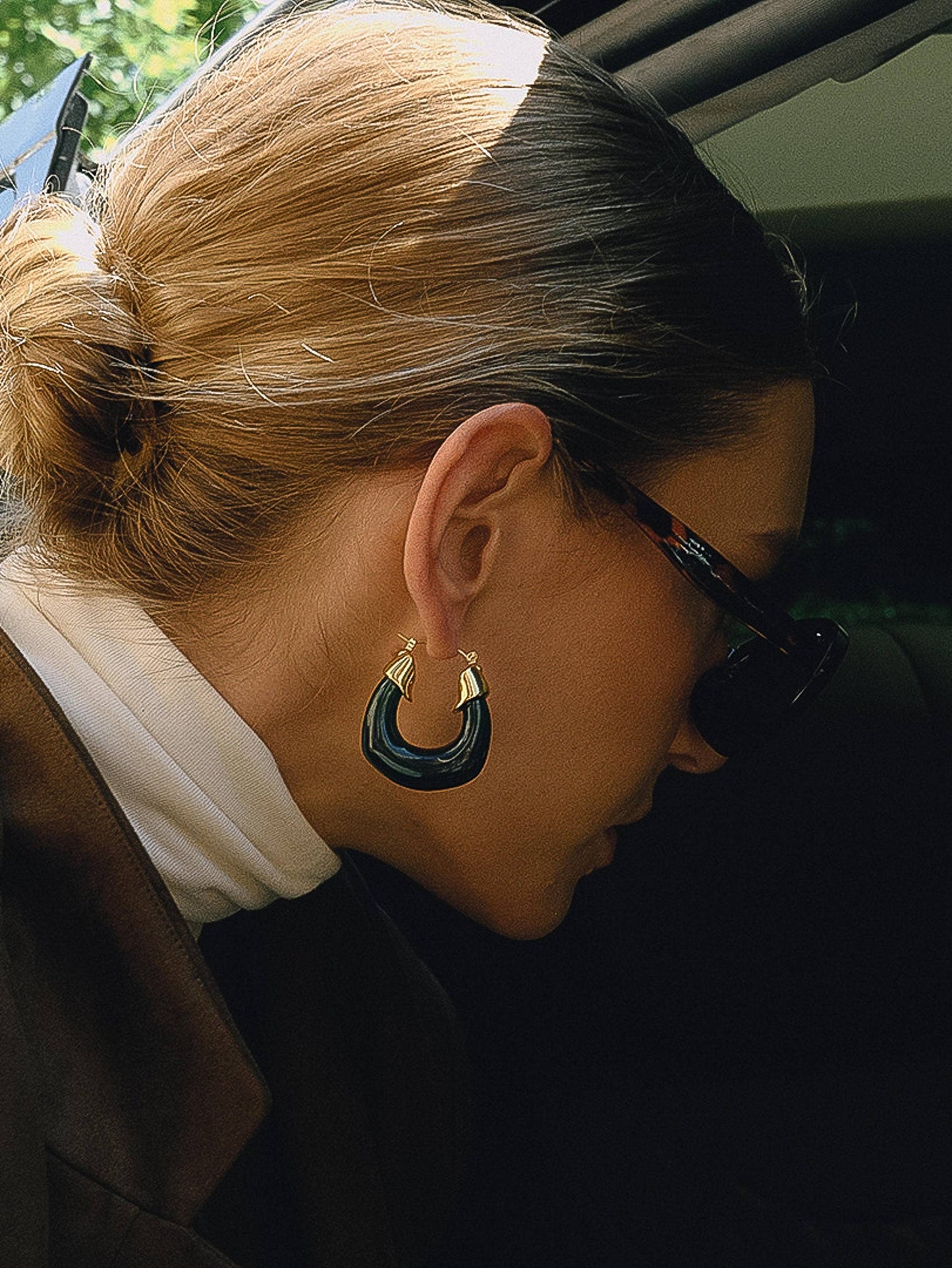 Arlowe 18K Gold Non-Tarnish Resin Hoop Earrings: Black
