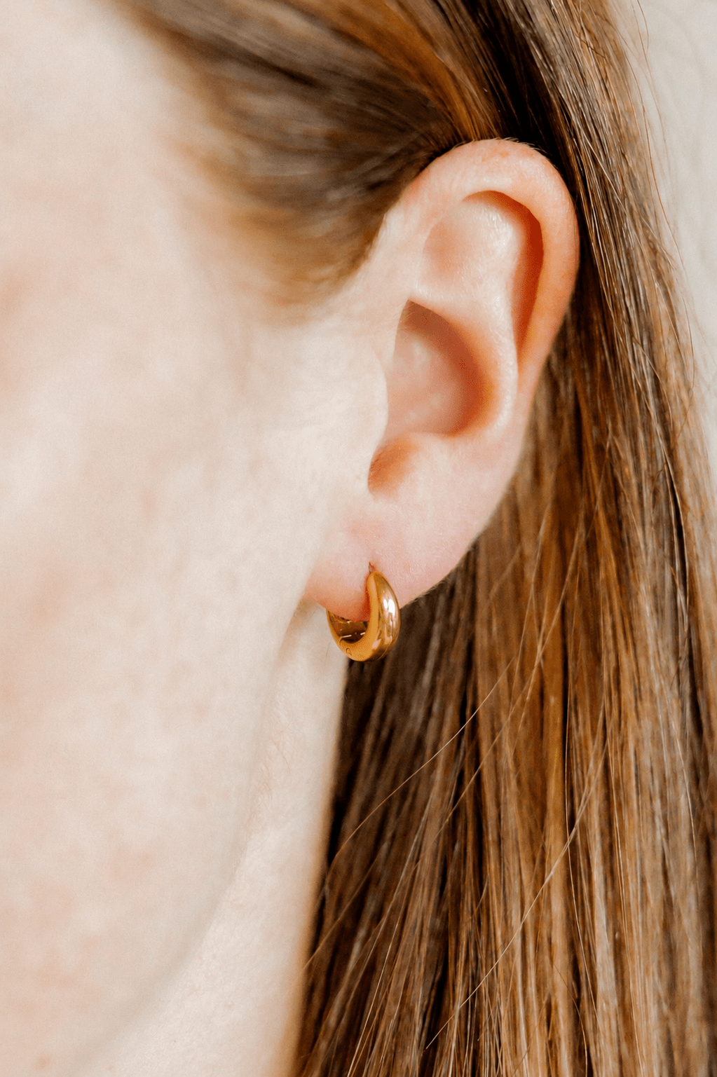 Huggie Earrings - Sunday Hoop Gold 8mm