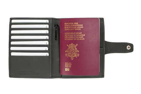 Garzini AirTag Passport Holder