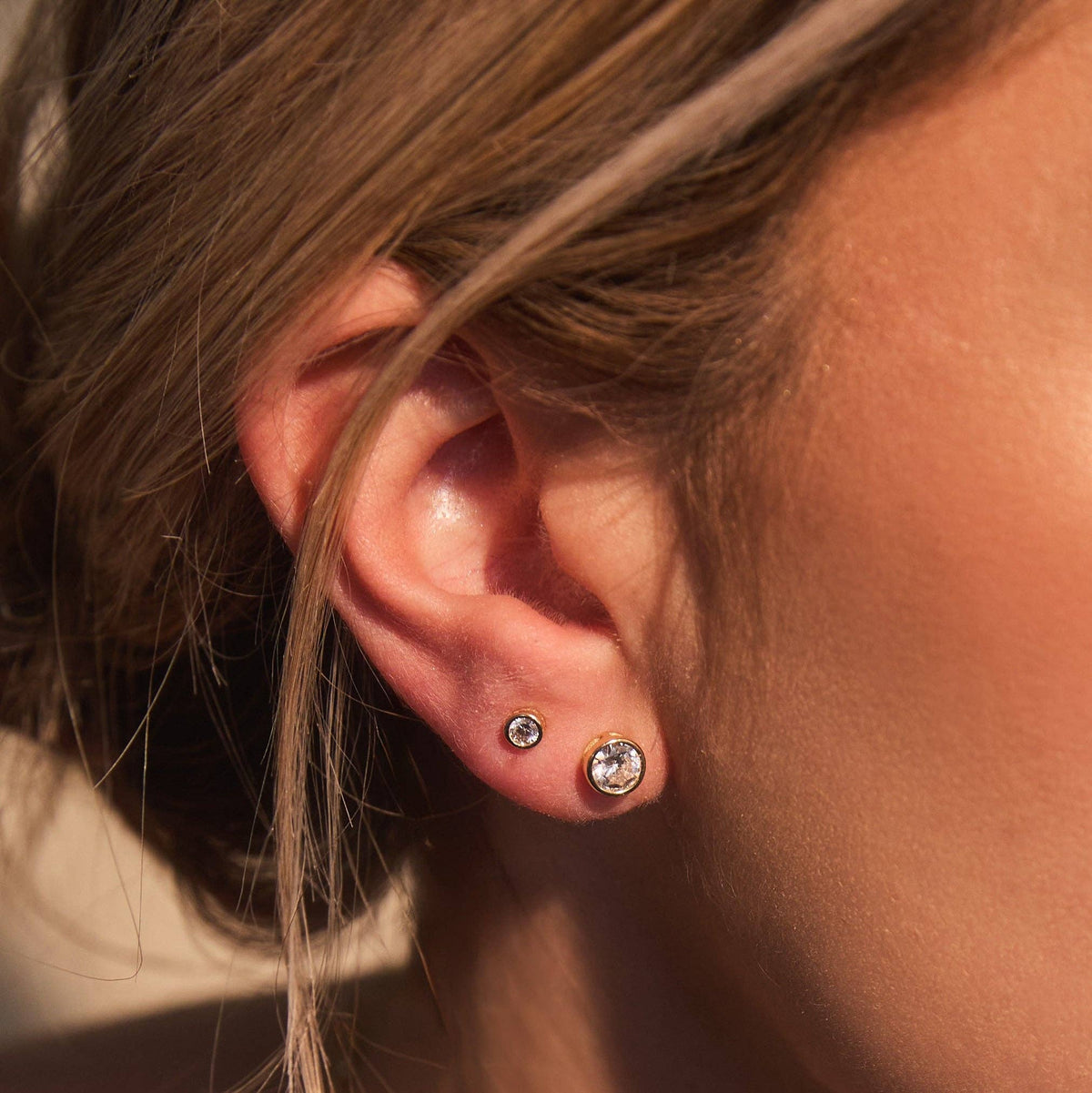 MARISOL BEZEL STUD 3MM: GOLD