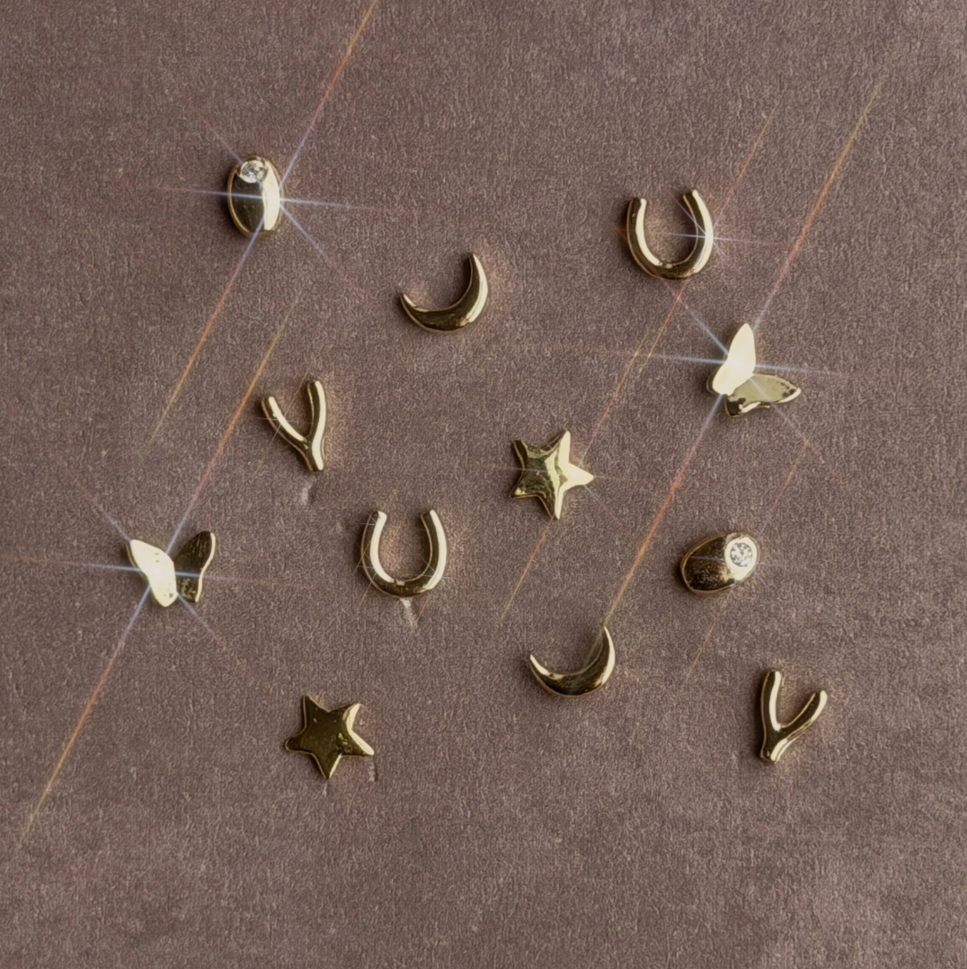 PETITE OLIVE STUDS: GOLD