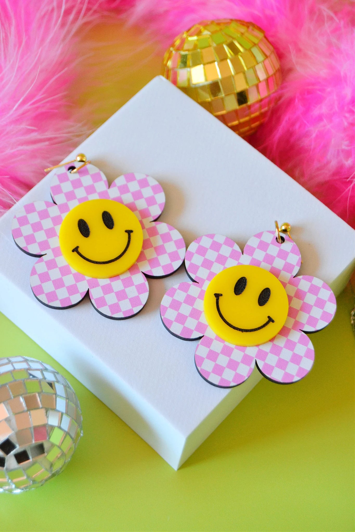 Pink Cherboard Daisy Smiley
